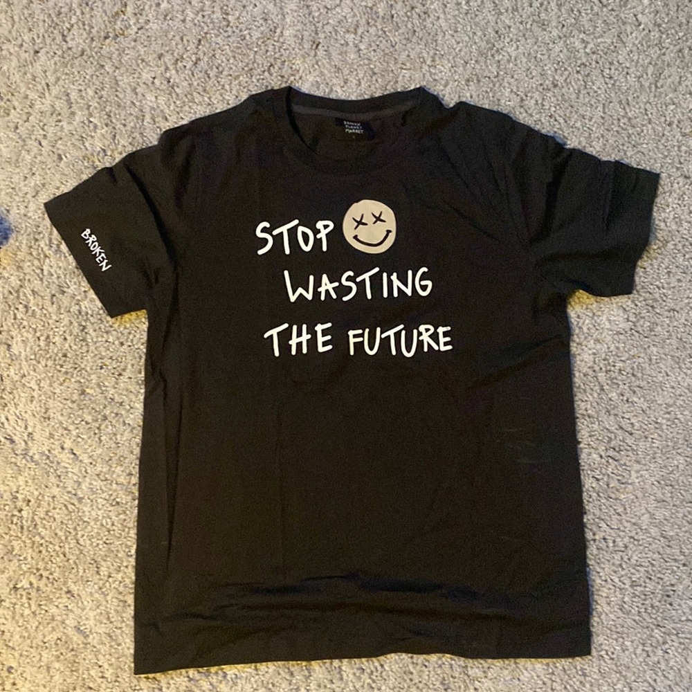 Broken planet market tee size large
